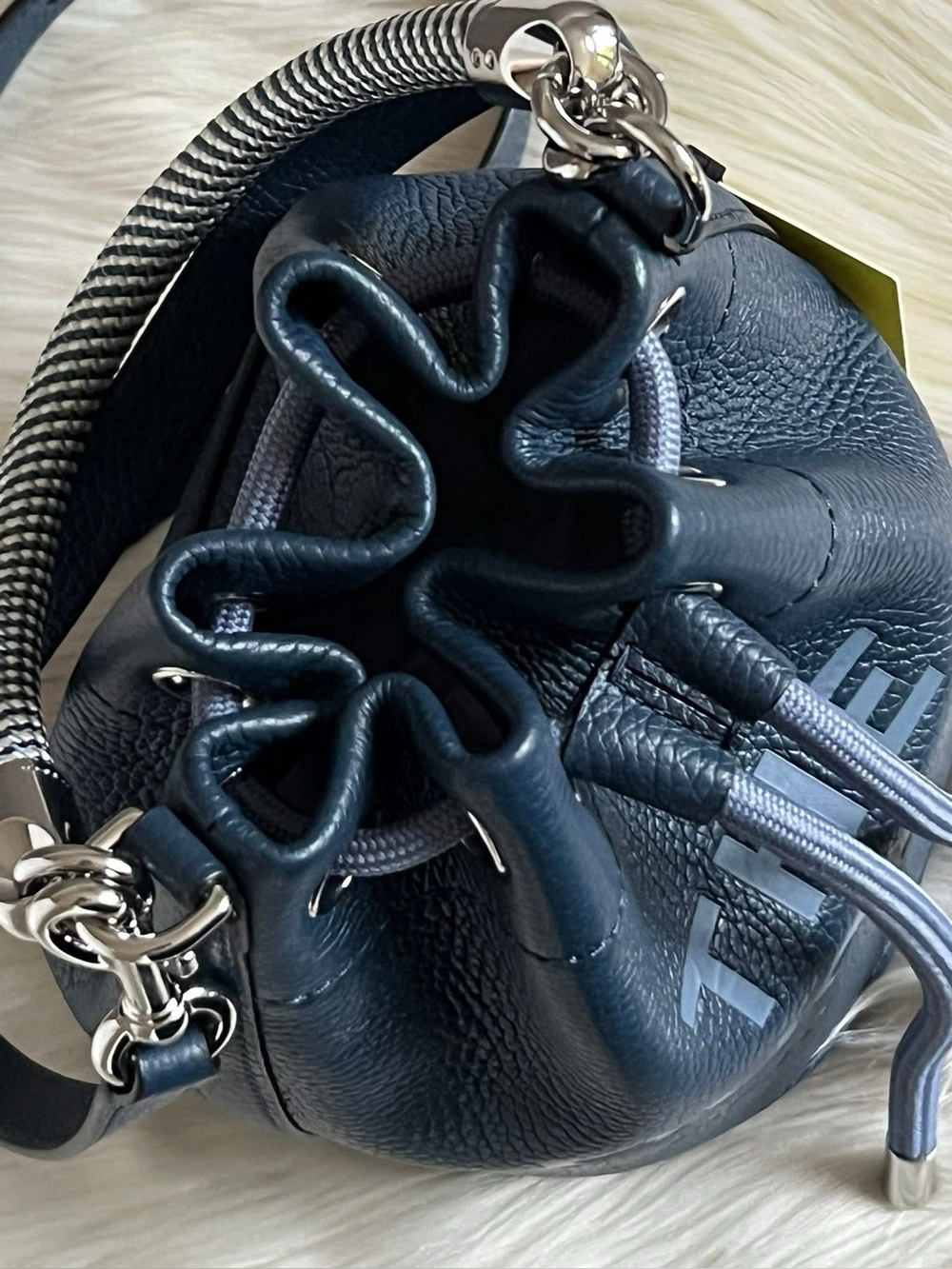 H652L01PF22 - Marc Jacobs The Leather Bucket Bag - Picture 10 of 16